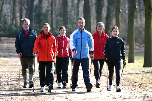 Bild: Nordic Walking Academy Berlin ruft zum langen Tag des Gesundheitssports auf - Anmeldeverfahren für 1. Nordic Walking Academy Day 2006 hat begonnen