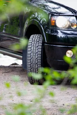 Bild: Neuer Nokian Rotiiva AT Sommerreifen bietet festen Griff und stabile Haltbarkeit für SUV