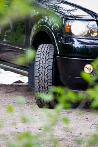 Bild: Neuer Nokian Rotiiva AT Sommerreifen bietet festen Griff und stabile Haltbarkeit für SUV