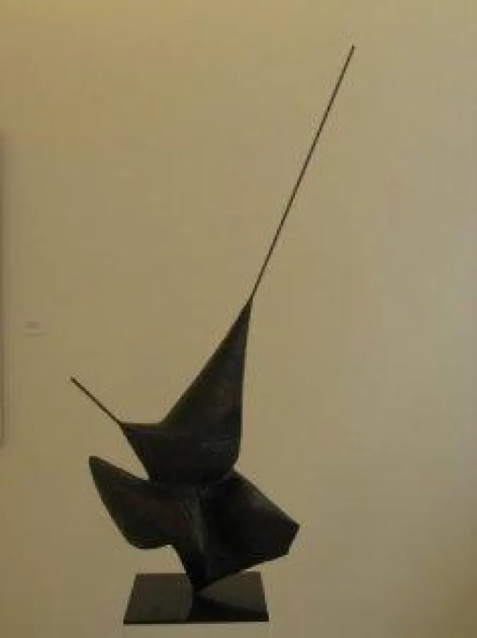 Bernhard Heiliger, „Verwandlung III“. Bronze. 1972. Höhe: 120cm. € 30.000.