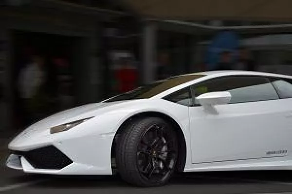 Bild: Zeit zum Lamborghini fahren