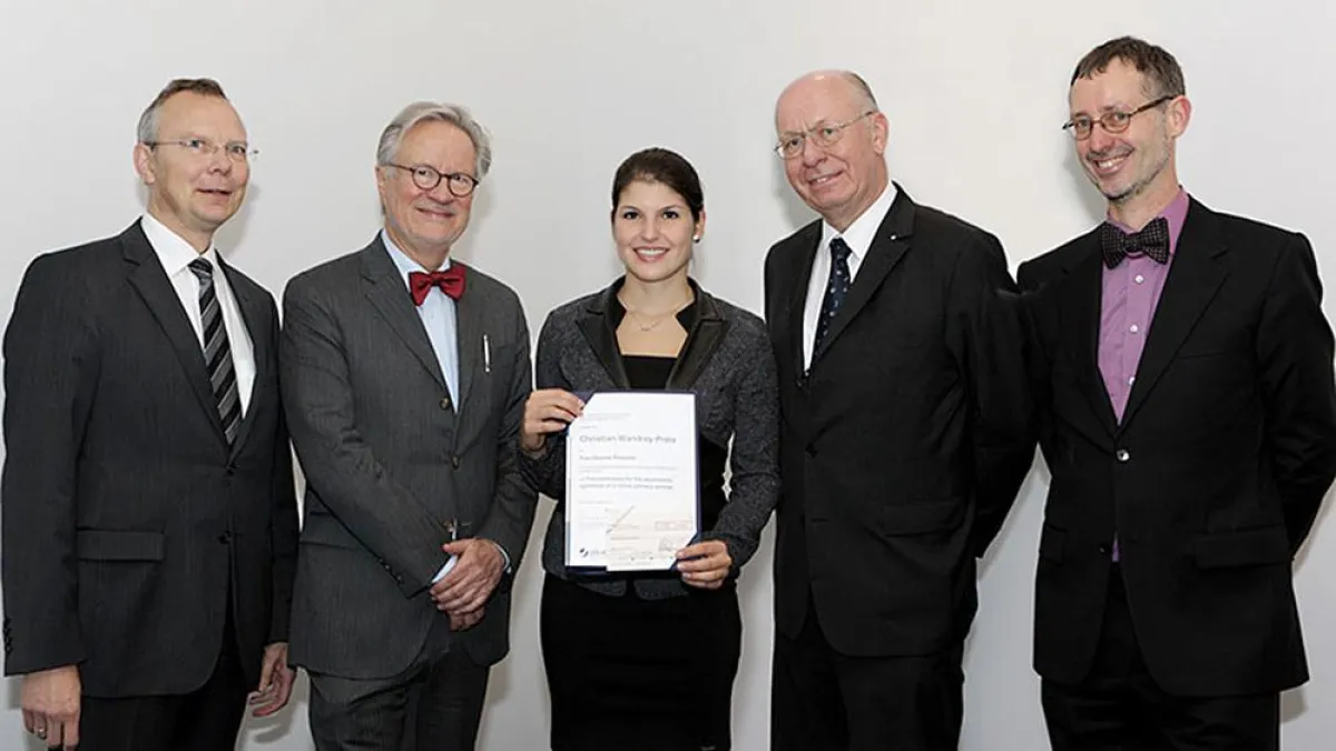 acib-Forscherin Desiree Pressnitz bei der Preisübergabe