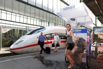 Bild: Duschen mal anders – die Zweite: Das HANSA Shower Bike tourt weiter durch Stuttgart