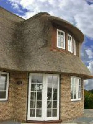 Bild: Das Syltfenster von rekord - friesisch, elegant und traditionell nach außen zu öffnen