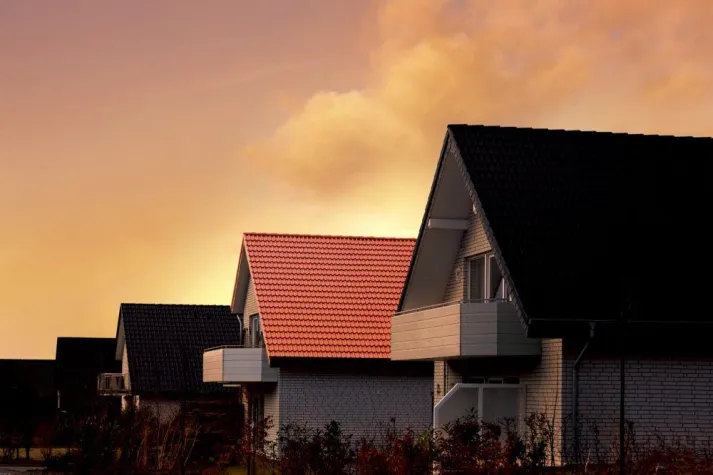 Bild: Das Dach vor Sturmschäden schützen