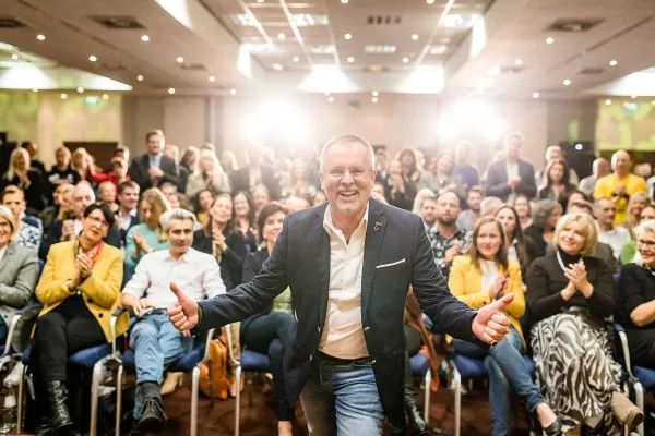 Bild: Mit einem Glücksdesigner Weltrekord im Speaker Slam