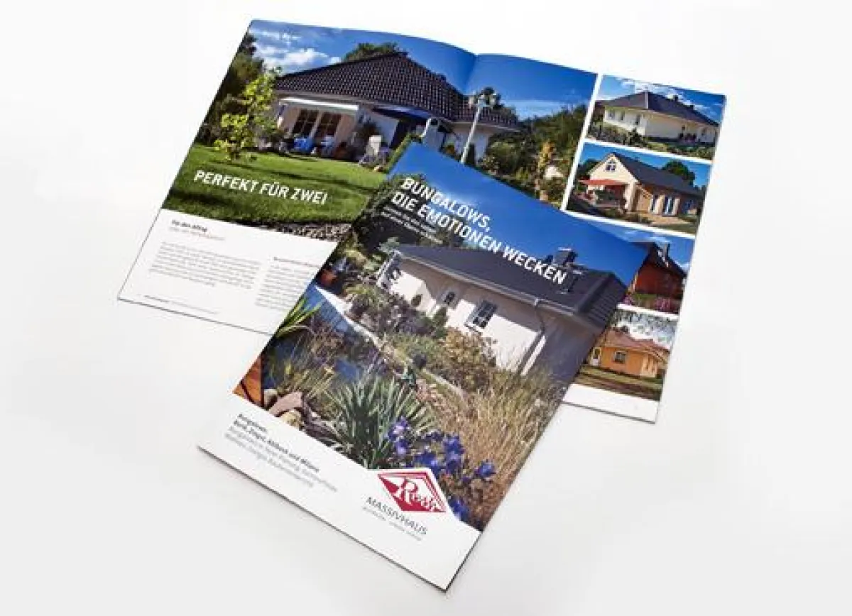 Der neue Prospekt stellt zahlreiche Entwürfe vor und bietet wertvolle Informationen zum Thema Wohnen auf einer Ebene.