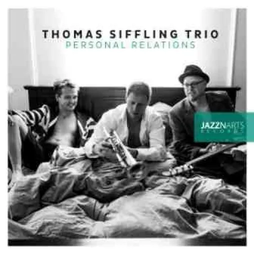 Neues Trio Album passend zum Jubiläum: 10 Jahre Thomas Siffling Trio - Grooven bis die Federn fliegen Bild: Neues Trio Album passend zum Jubiläum: 10 Jahre Thomas Siffling Trio - Grooven bis die Federn fliegen