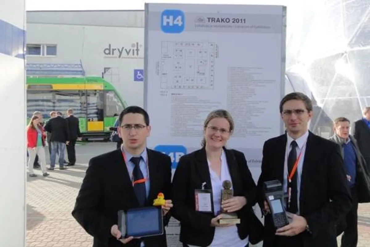 Dr. Malgorzata Engeleit (Mitte), Projektmanagerin bei HaCon, freut sich über die b