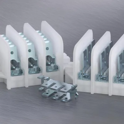 Bild: Sicher und schnell verbunden: Die neuen WECO Flachsteck-Verteilerleisten der Serie 308