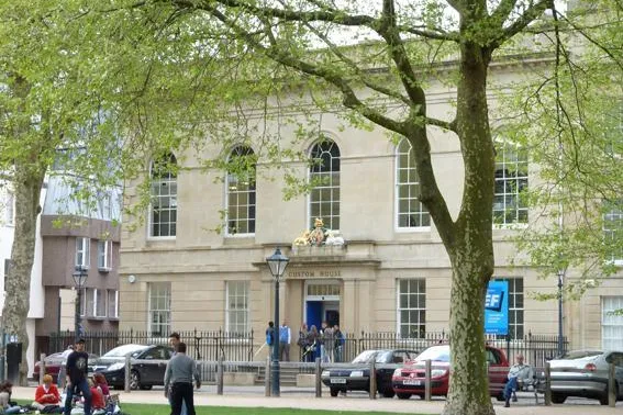 EF Sprachreisen: Neue Sprachschule in Bristol/Großbritannien öffnet ihre Pforten Bild: EF Sprachreisen: Neue Sprachschule in Bristol/Großbritannien öffnet ihre Pforten