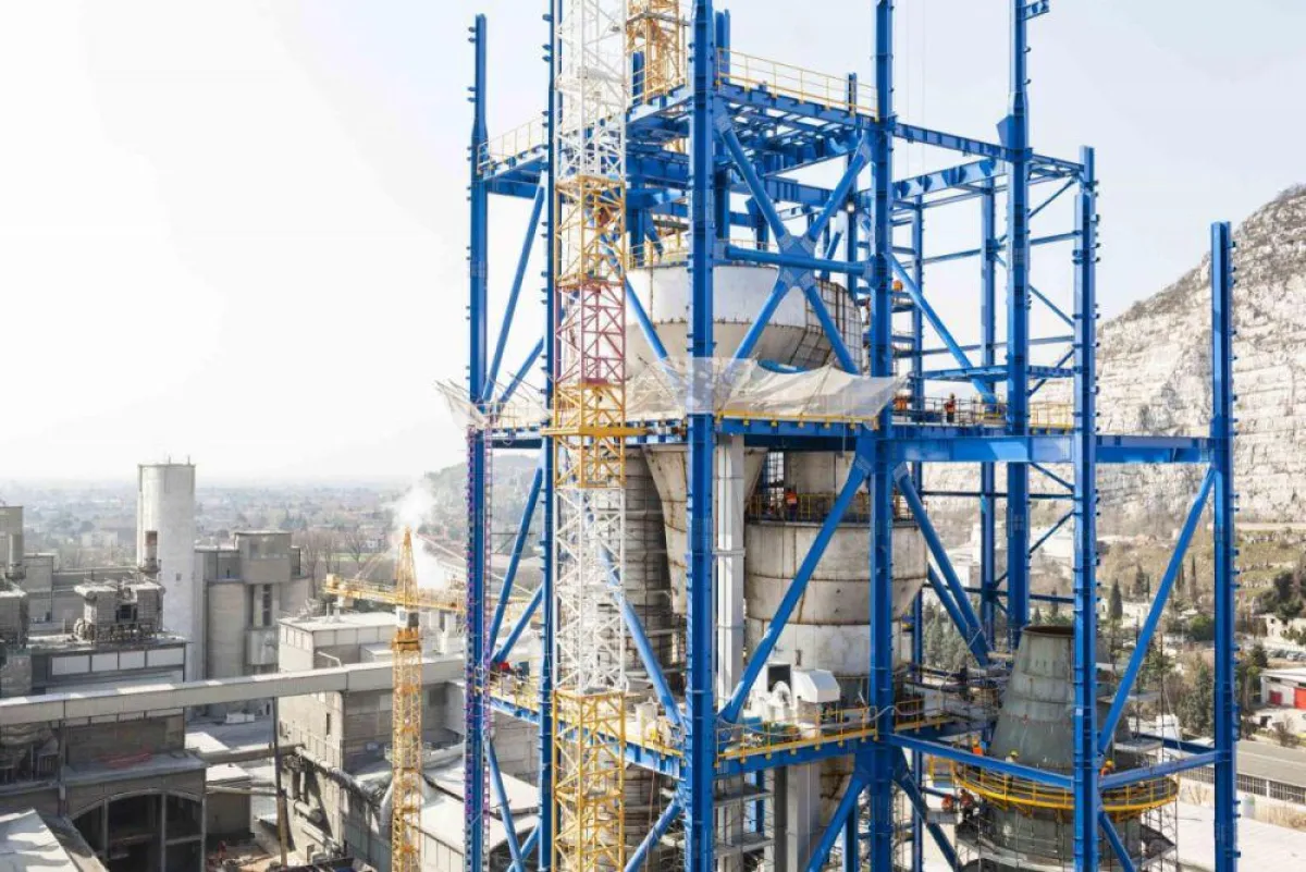 In Rezzato war es für die Fotografin eine Herausforderung, die Krane in den Mittelpunkt zu rücken