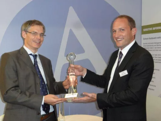 Bild: Controlware erhält "Best Performer"-Award von Cyber-Ark
