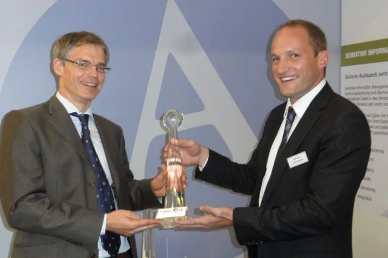 Bild: Controlware erhält "Best Performer"-Award von Cyber-Ark