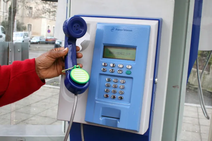 Ohne Ansteckungsgefahr öffentlich telefonieren Bild: Ohne Ansteckungsgefahr öffentlich telefonieren