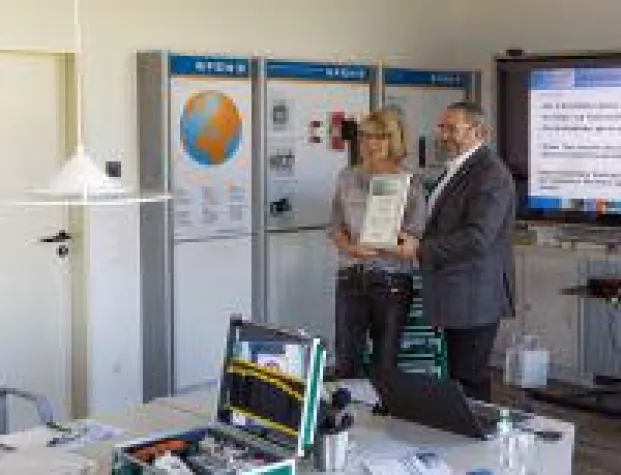 Bild: Energieversorger E.DIS sammelt 10 Tonnen ausgediente Schmelzsicherungen