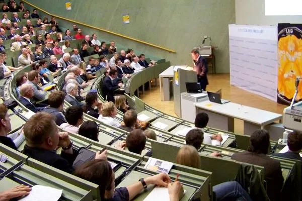 Bild: Elektromobilität: Revolution oder Evolution? - Veranstaltung mit Prof. Hermann Scholl (Robert Bosch GmbH)