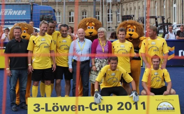 Bild: Spitzenköche treffen beim 3-Löwen-Cup 2011 auf die Traditionsmannschaft des VfB Stuttgart
