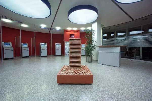 Bild: Innovatives Beleuchtungskonzept - Bankgeschäfte wie im Wintergarten