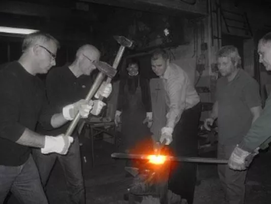 Bild: WORK - LIFE Schmiede - Teambuilding und Gesundheitsmanagement in beeindruckender Atmosphäre