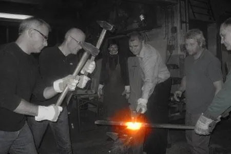 Bild: WORK - LIFE Schmiede - Teambuilding und Gesundheitsmanagement in beeindruckender Atmosphäre