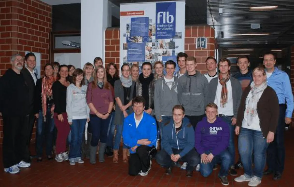 Trainer und Auszubildende der Sparkasse Herford