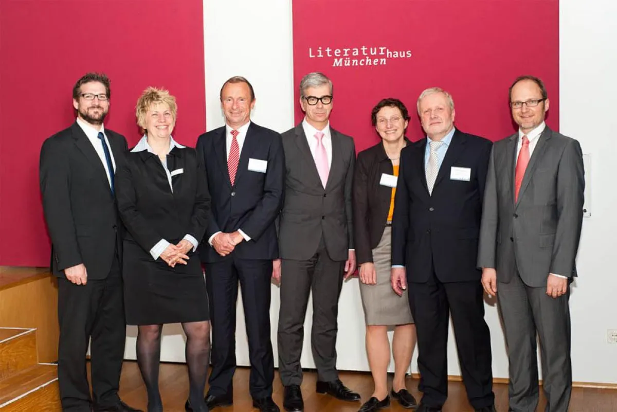 Von links nach rechts: Patrick Schönleiter von der Aigner Immobilien GmbH, Agnes Fischl von der Kanz