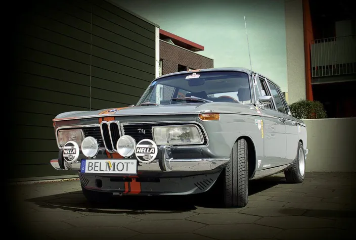 Bild: Techno Classica: Sportlicher Spritzer am BELMOT-Messestand