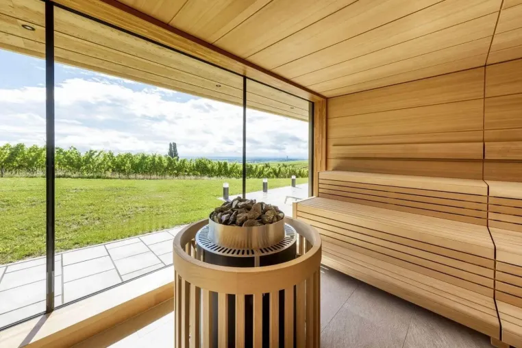 Wein-Wellness in der Pfalz: Sauna, Pool und Anwendungen im SPA Rebenmeer treffen auf Pfälzer Weinkultur Bild: Wein-Wellness in der Pfalz: Sauna, Pool und Anwendungen im SPA Rebenmeer treffen auf Pfälzer Weinkultur