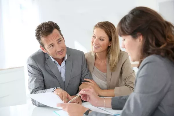 Bild: Finanztipp vom internationalen Immobilienmakler in Berlin: Vergleichen von Baufinanzierungen lohnt sich