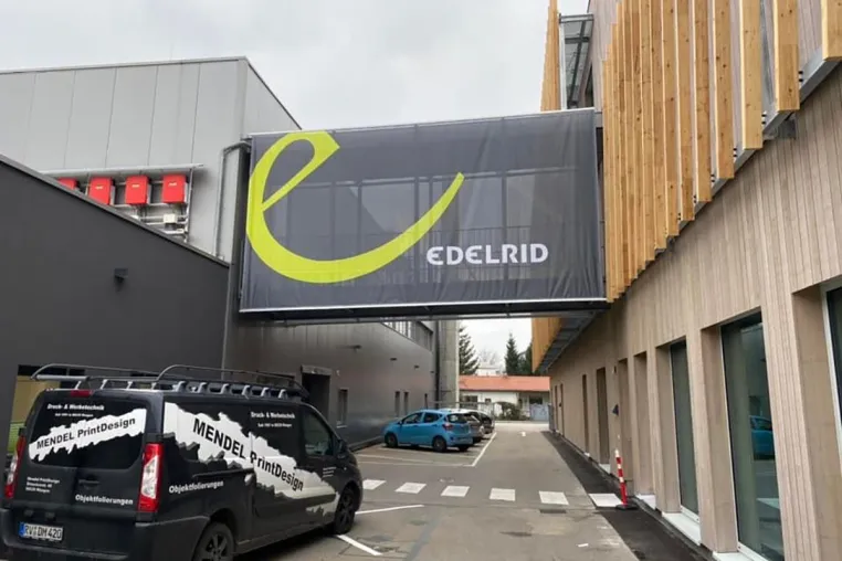 Bild: Großbanner / Werbeplane vom Druck bis zur Montage alles aus einer Hand (Großformatdruck, Bauzaunplane)