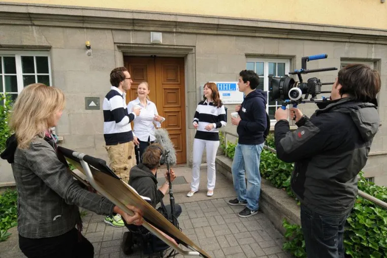 Handelshochschule Leipzig: Letzte Klappe für innovativen Imagefilm Bild: Handelshochschule Leipzig: Letzte Klappe für innovativen Imagefilm