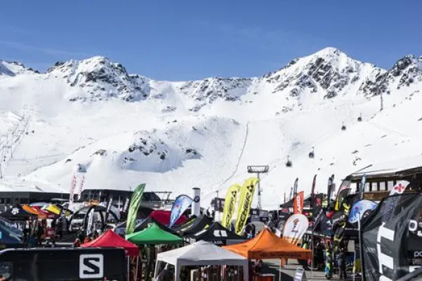 Bild: Fulminantes Finale des FreerideTestival 2017 auf dem Kaunertaler Gletscher