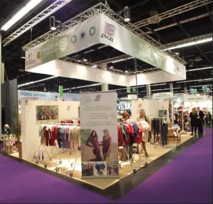 Bild: KIND + JUGEND 2014: Green Kids Pavillon präsentiert schadstofffreie Kindermode von Kopf bis Fuß