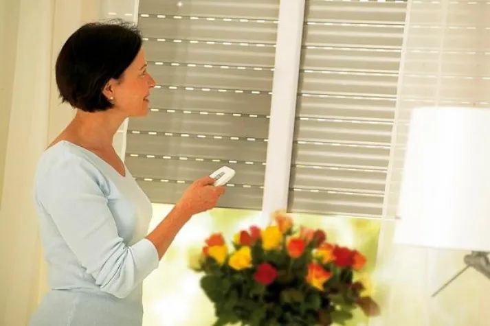 Sonnenschutz auf Knopfdruck - Wohnkomfort 50plus Bild: Sonnenschutz auf Knopfdruck - Wohnkomfort 50plus