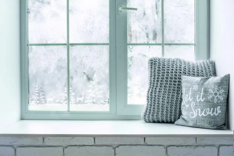 Weihnachtszeit: Mit den Fensterfolien von d-c-fix® im Winter Wonderland abtauchen. Bild: Weihnachtszeit: Mit den Fensterfolien von d-c-fix® im Winter Wonderland abtauchen.