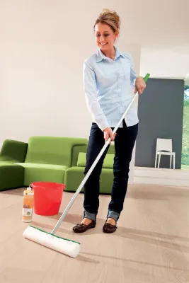 Bild: Geöltes Parkett endlich pflegeleicht - clean & green aqua oil: die Schönheitskur für geölte Flächen