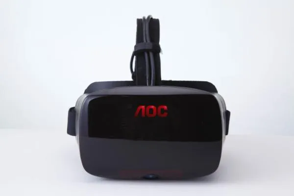 Bild: Weltpremiere auf der gamescom: AOC stellt mit seinem ersten VR-Headset ein wahrhaft immersives Display vor