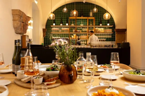 Bild: Frische Pasta, Omas Rouladen und Riesling dazu! Frühlings-Speisekarte nach Neubeginn der Klosterschänke