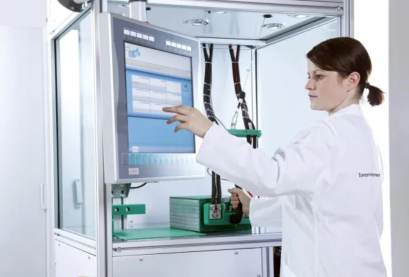 Bild: Ausgefeilte Testlösungen für die Batterieproduktion - FuelCon präsentiert neue Testsysteme