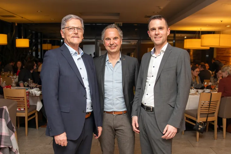 Kutzschbach Electronic feiert bei Neujahrsempfang Betriebsübergabe, Mitarbeiterjubiläen und Website-Relaunch Bild: Kutzschbach Electronic feiert bei Neujahrsempfang Betriebsübergabe, Mitarbeiterjubiläen und Website-Relaunch