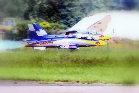 Die „Motoren und Power 2010“ sorgte für atemberaubende Atmosphäre auf dem Airport in Lahr Bild: Die „Motoren und Power 2010“ sorgte für atemberaubende Atmosphäre auf dem Airport in Lahr