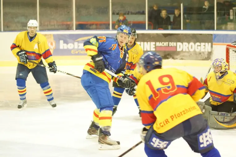 Bild: Alle Spieler scoren beim 19:5 Kantersieg über Pforzheim