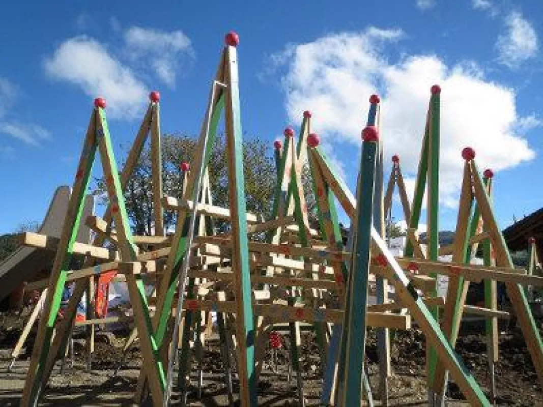 Bau des neuen Spielplatzes MurmelPark im Familotel Alpenhof