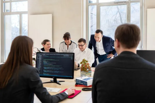 Bild: Interview mit Softwareentwickler und Bewerber-Tipps