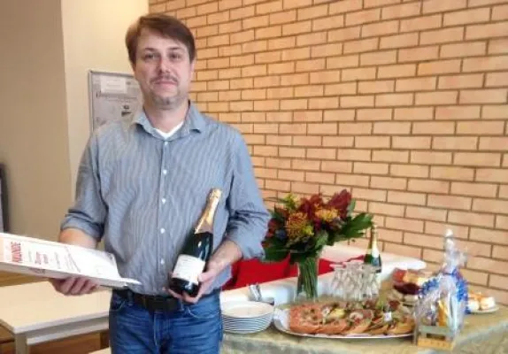 Bild: Dresdner Vertriebsassistent Swen Wiegleb feiert Firmenjubiläum bei BALLY WULFF