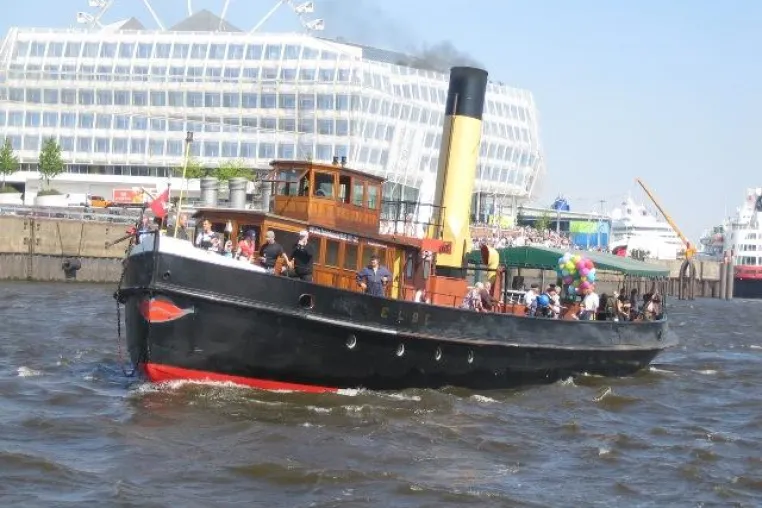 Bild: Dampfeisbrecher ELBE besucht zu seinem einhundertsten Geburtstag die Hansestadt Lübeck