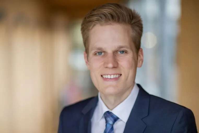 Bild: Financial Times normiert Buchprojekt eines ehemaligen Informatik Studenten aus Reutlingen 