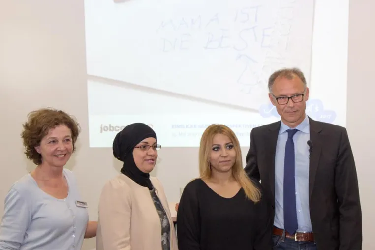 „Mother’s Day“ – Zehn Unternehmen öffneten ihre Turen fur arbeitslose Mutter aus Bonn. Bild: „Mother’s Day“ – Zehn Unternehmen öffneten ihre Turen fur arbeitslose Mutter aus Bonn.