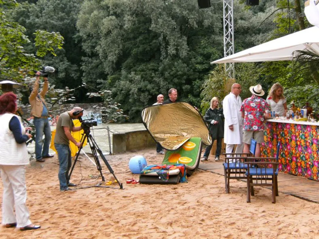 Urologen am Set: Momentaufnahme von den Dreharbeiten des Films ?Der Strandurologe?.